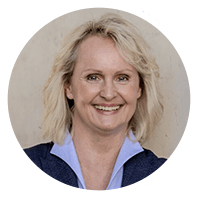 Profilbild einer blonden lächelnden Frau